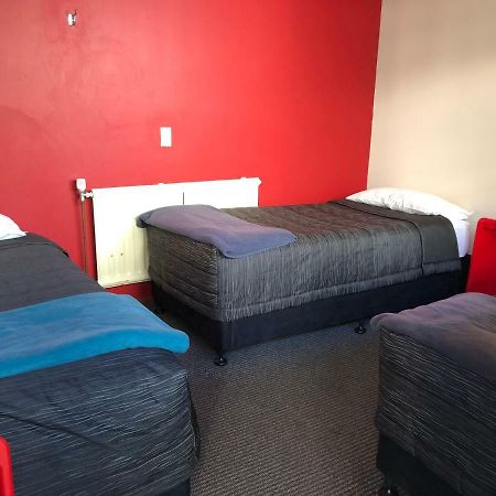 Stewart Island Backpackers Half-moon Bay Exterior foto