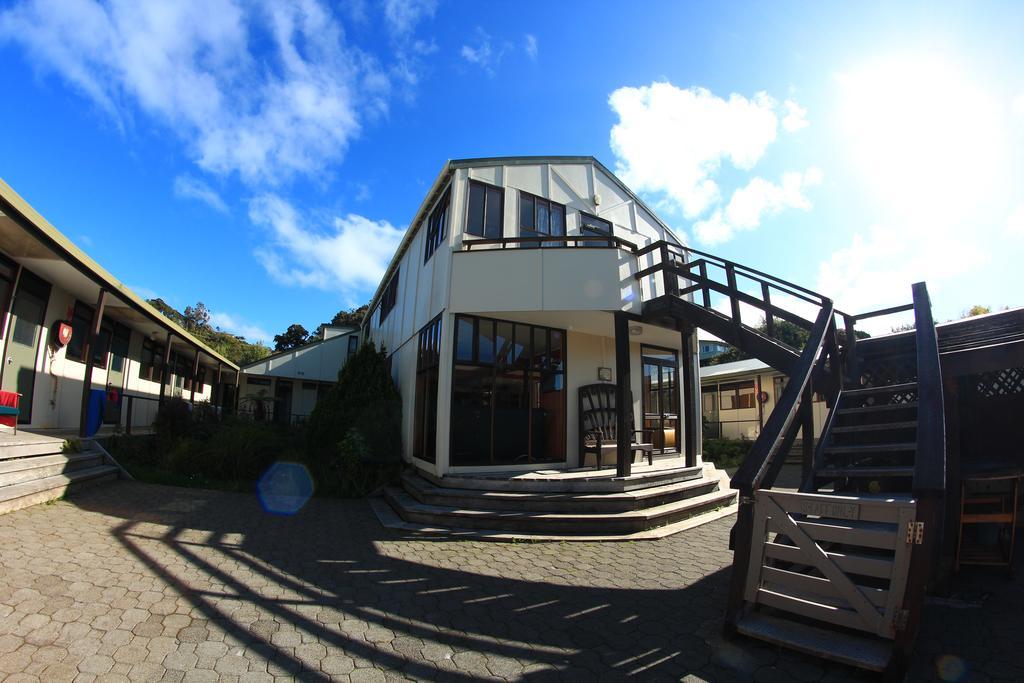 Stewart Island Backpackers Half-moon Bay Exterior foto
