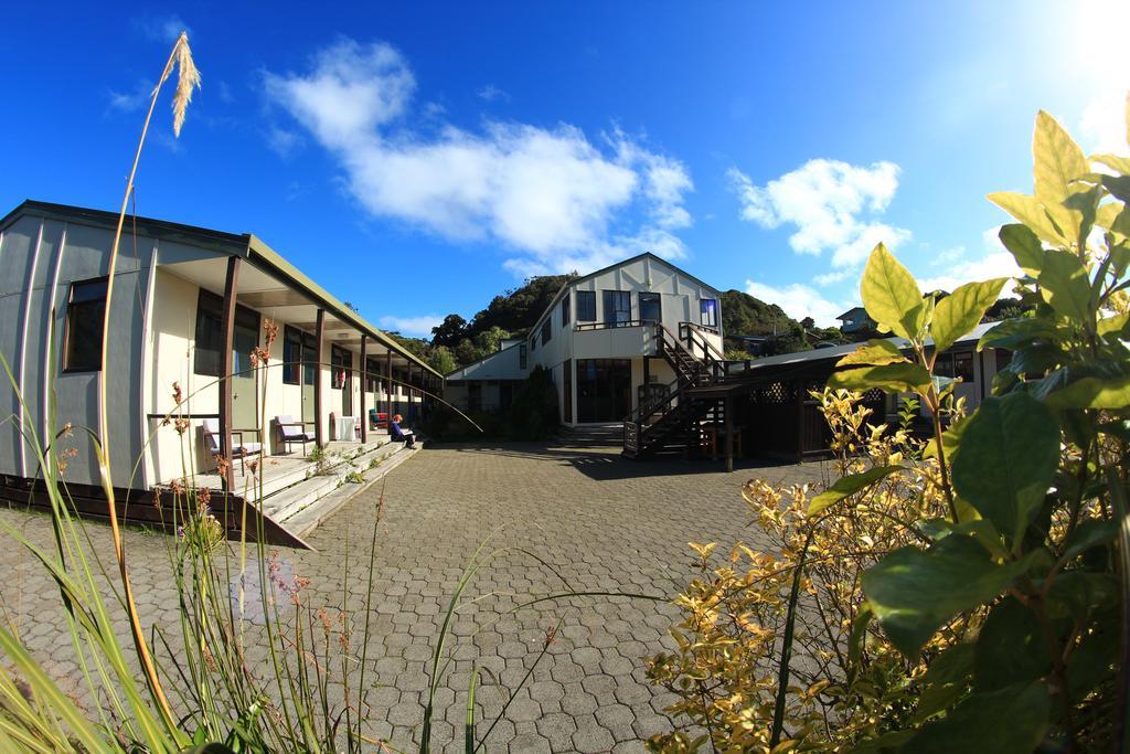 Stewart Island Backpackers Half-moon Bay Exterior foto