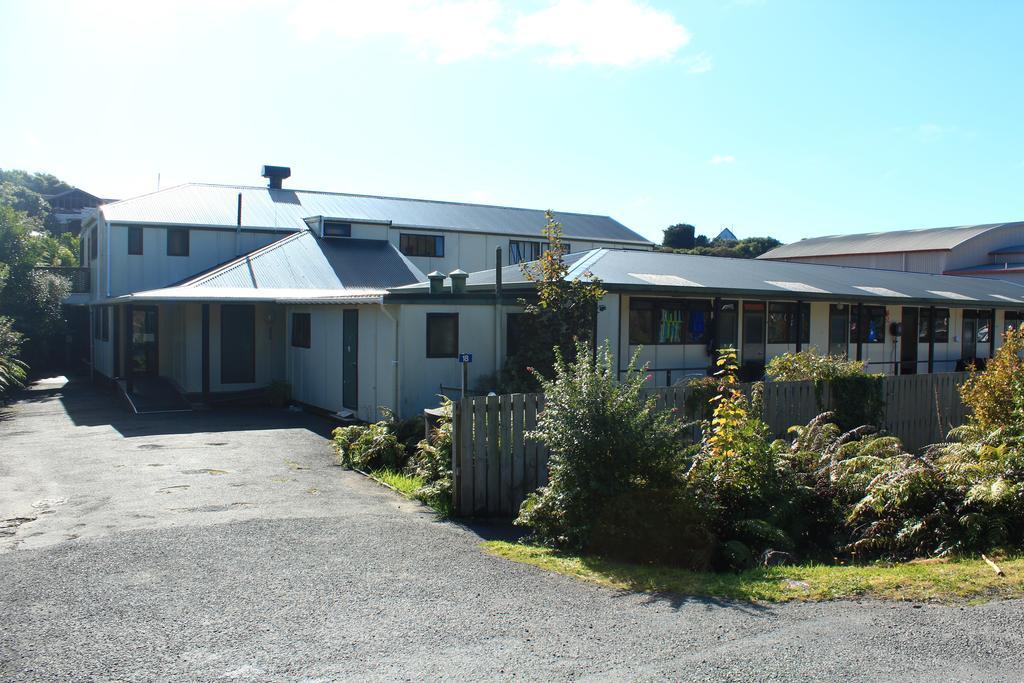 Stewart Island Backpackers Half-moon Bay Exterior foto