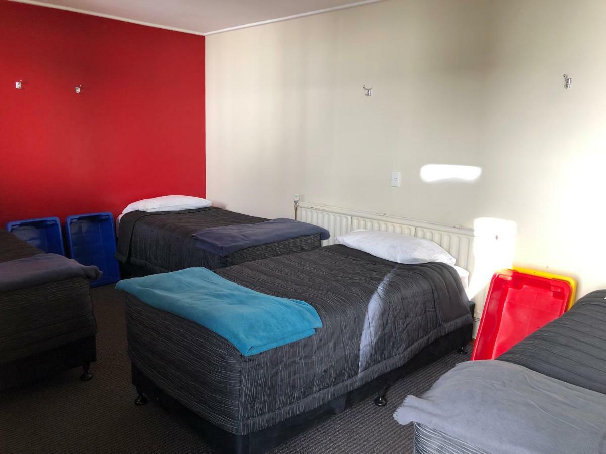 Stewart Island Backpackers Half-moon Bay Exterior foto