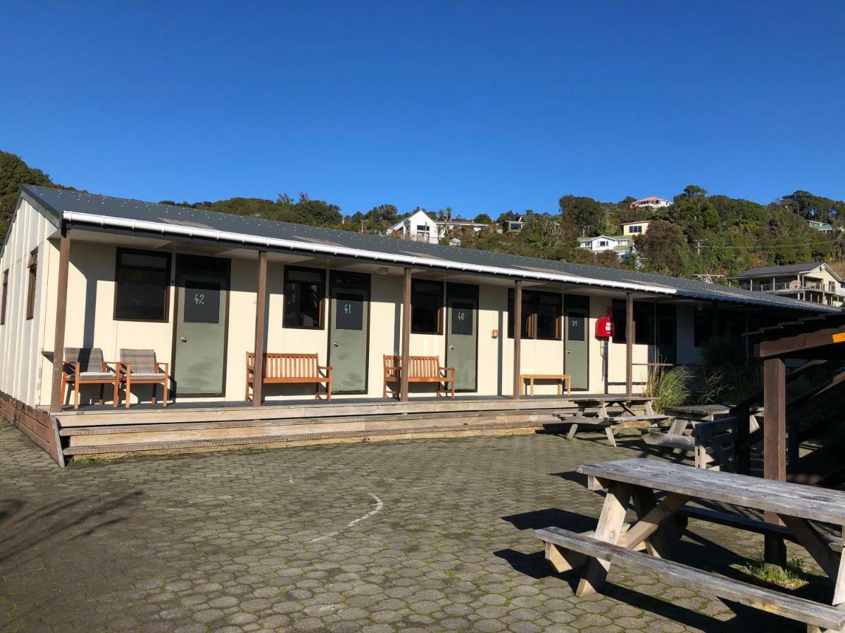 Stewart Island Backpackers Half-moon Bay Exterior foto