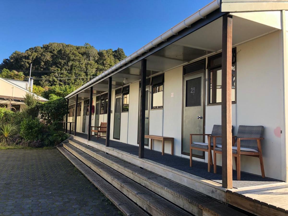 Stewart Island Backpackers Half-moon Bay Exterior foto