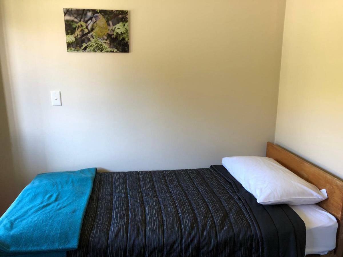 Stewart Island Backpackers Half-moon Bay Exterior foto