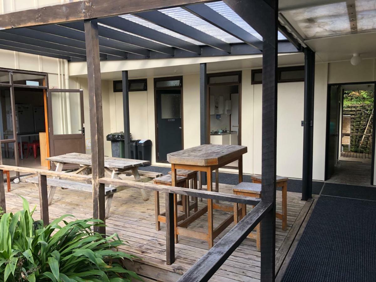 Stewart Island Backpackers Half-moon Bay Exterior foto