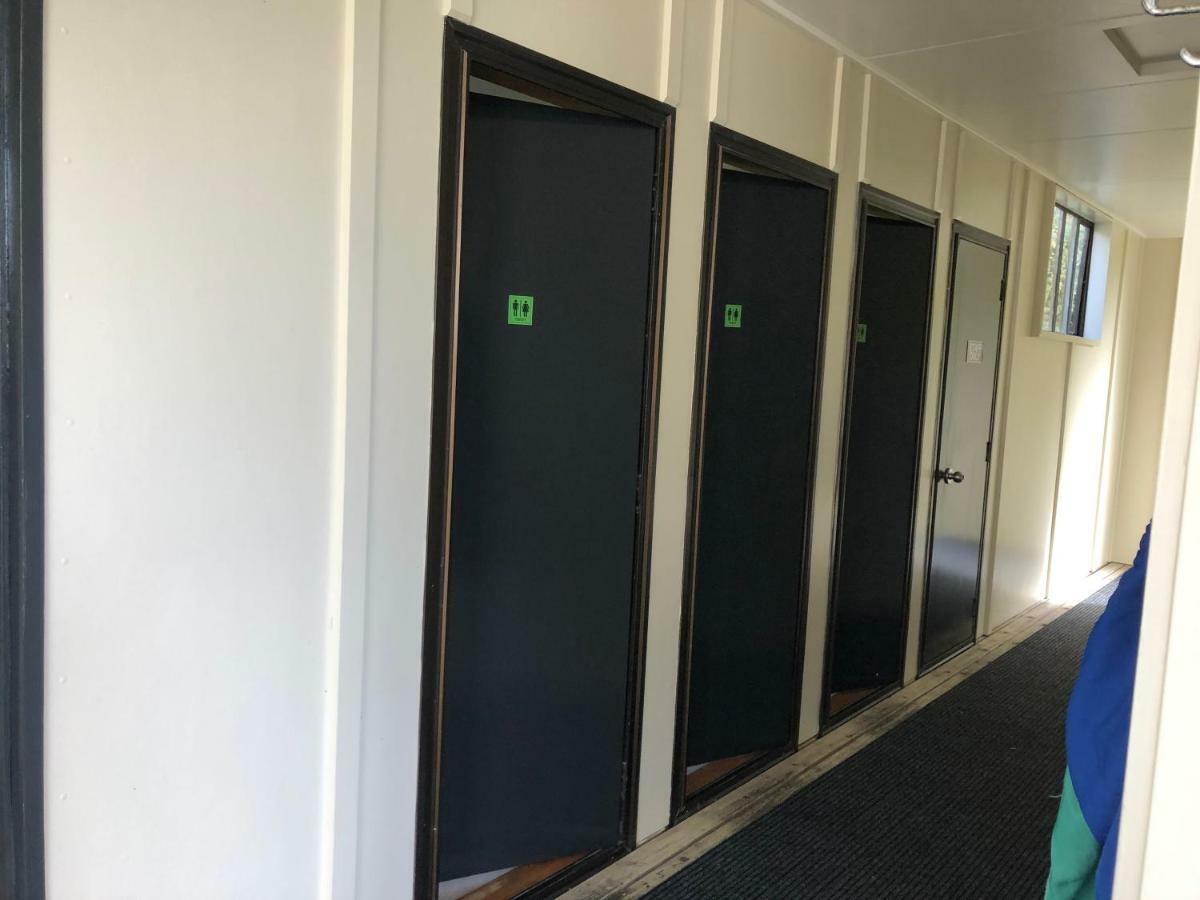 Stewart Island Backpackers Half-moon Bay Exterior foto