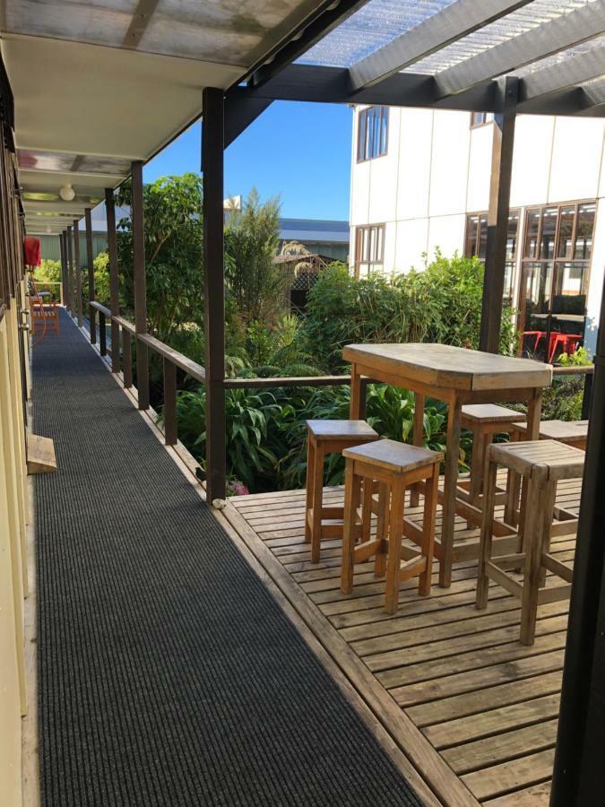 Stewart Island Backpackers Half-moon Bay Exterior foto