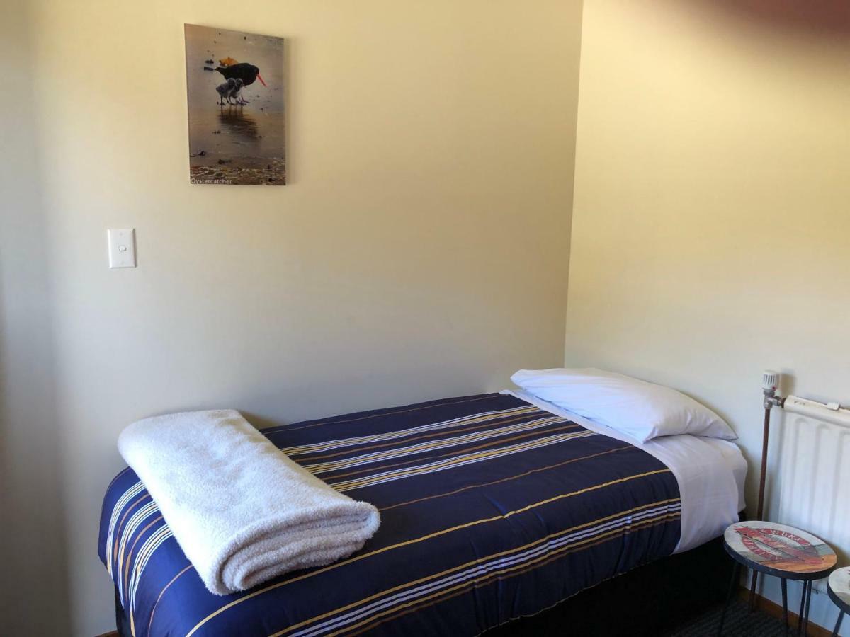 Stewart Island Backpackers Half-moon Bay Exterior foto