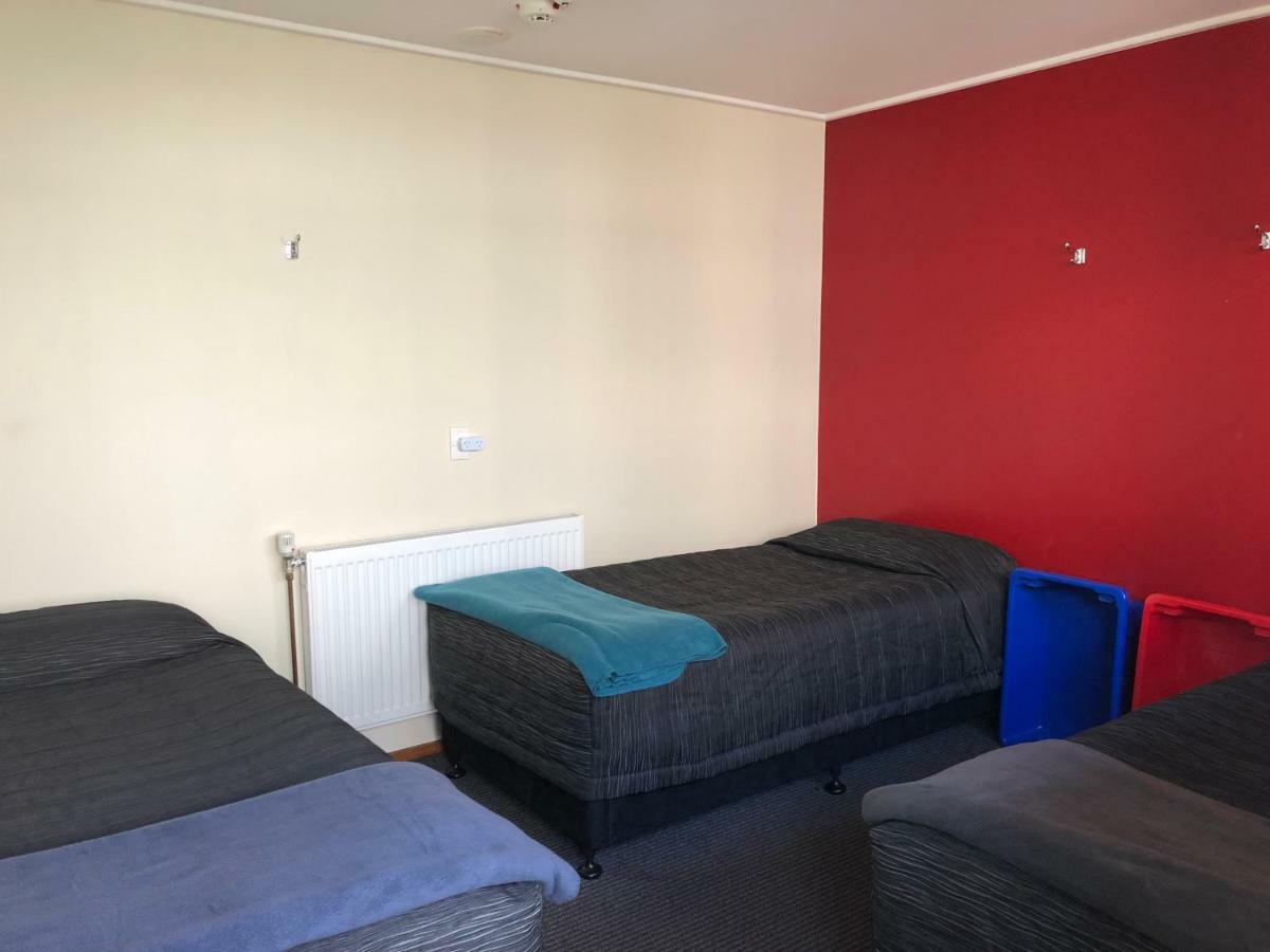 Stewart Island Backpackers Half-moon Bay Exterior foto